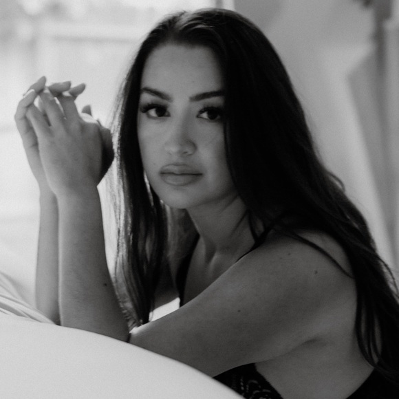 Meet your Posher, Andrea - Picture 2 of 6